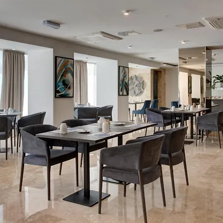 Urban Valley & Отель 4*