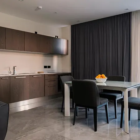 Urban Valley & Hotel 4*