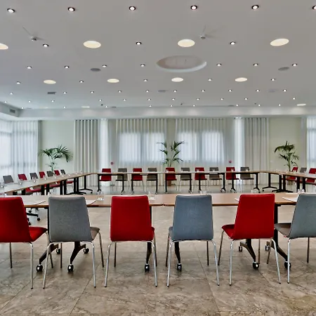 Urban Valley & Отель