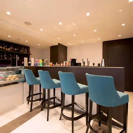 Urban Valley & Hotel 4*