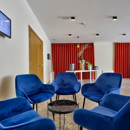 Urban Valley & Отель