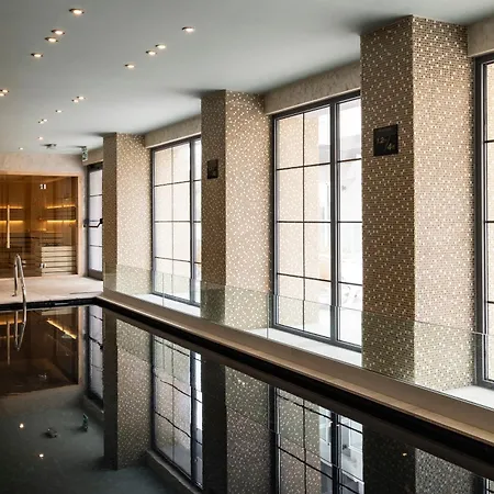 Urban Valley & Hotel 4*