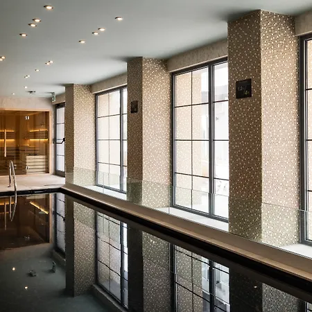 Urban Valley & Отель 4*