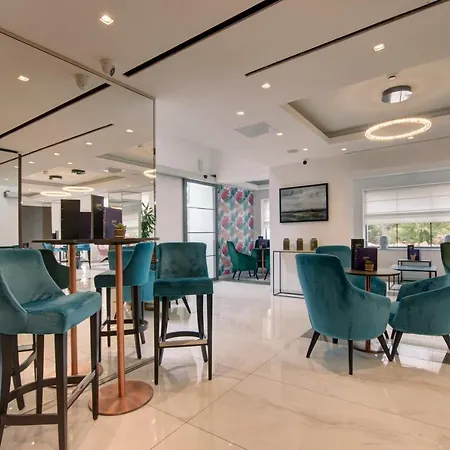 Hotel Urban Valley &