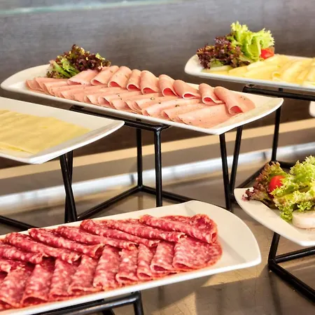 فندق Urban Valley & 4*