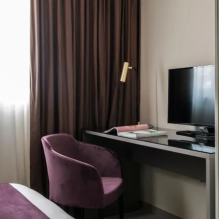 Urban Valley & Hotel 4*