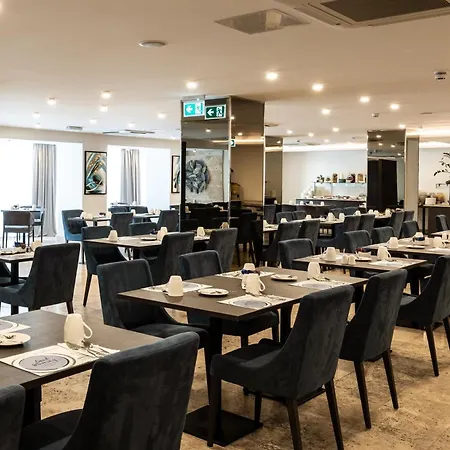 Urban Valley & فندق