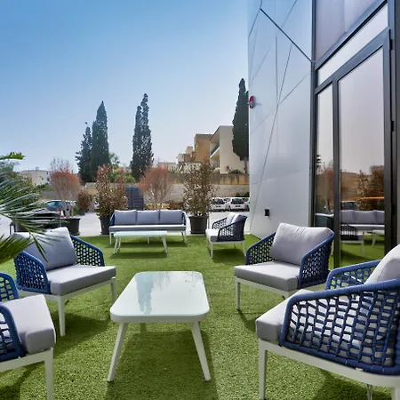 Urban Valley & فندق San Ġwann