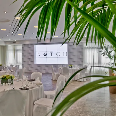 فندق Urban Valley & 4*