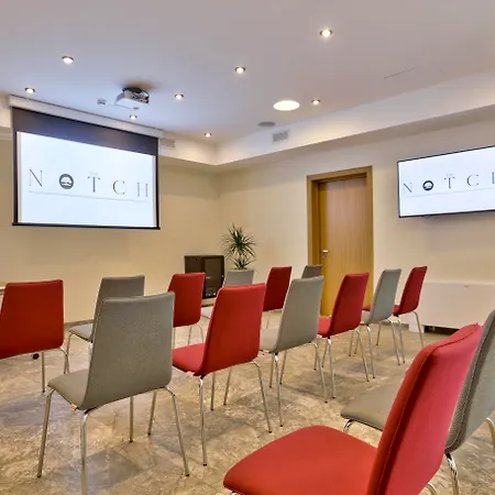 فندق Urban Valley & 4*