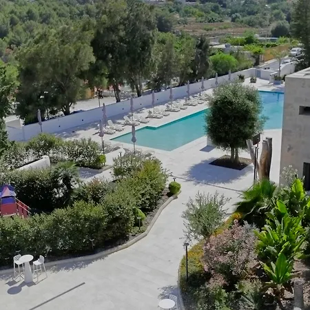 فندق Urban Valley & 4*