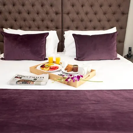Urban Valley & Hotel 4*