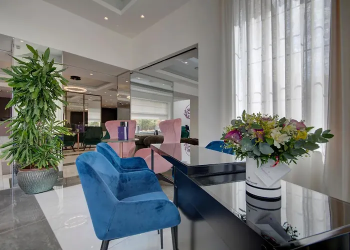 Urban Valley & Hotel 4*