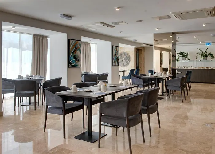 Urban Valley & Hotel 4*