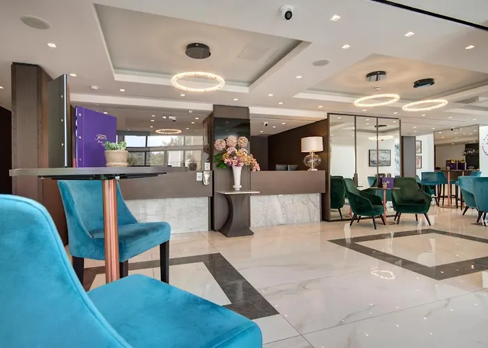 Urban Valley & Hotel