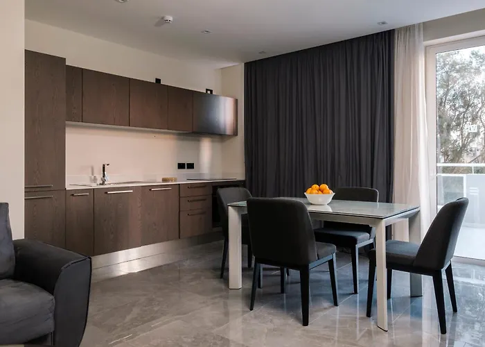 Urban Valley & Hotel 4*