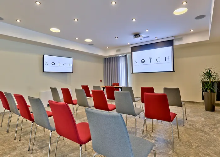 Urban Valley & Hotel 4*