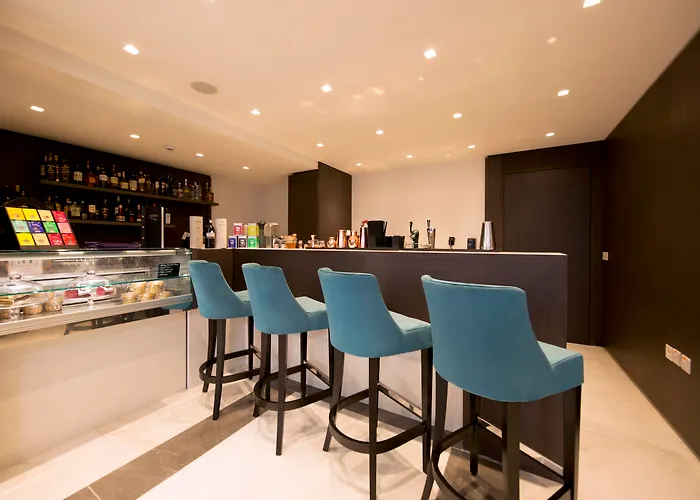 Urban Valley & Hotel 4*