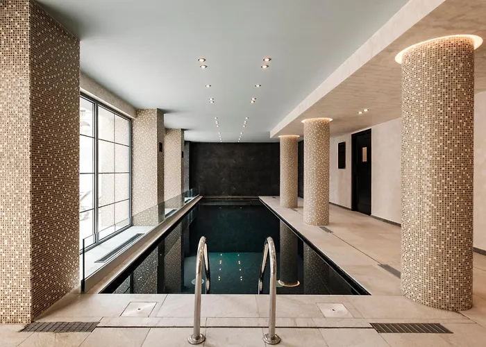 Urban Valley & Hotel 4*