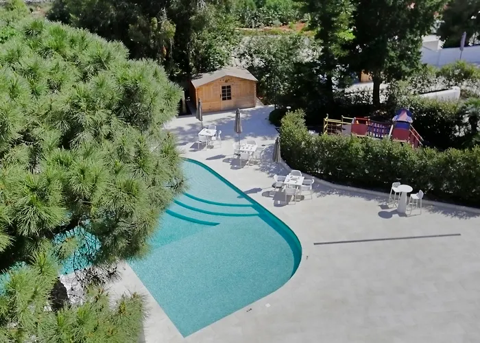 Hotel Urban Valley &