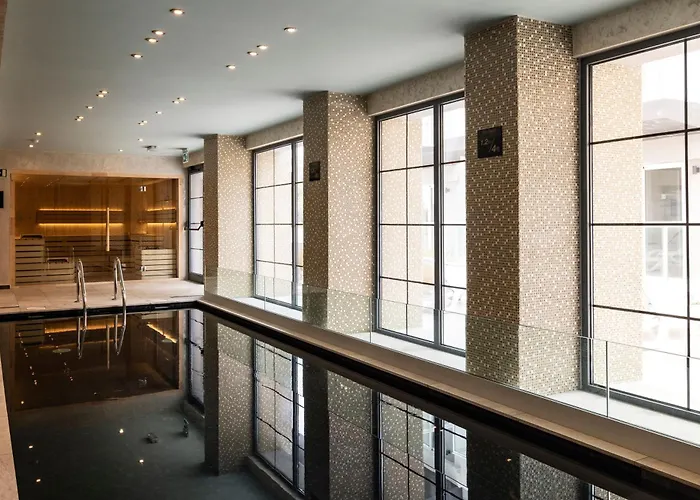 Urban Valley & Hotel 4*