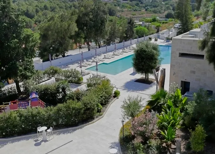 Hotel Urban Valley & 4*